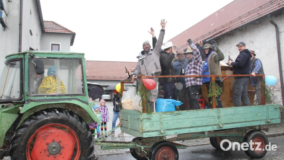 Auf dem &quot;Festwagen&quot; ist die Gaudi groß. Bild: frd
