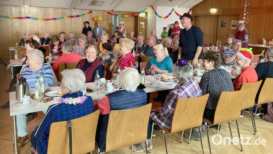 Lustig geht`s zu beim Seniorennachmittag der Seniorengruppe Sankt Pankratius Parkstein. Bild: Wolfgang Dütsch/exb