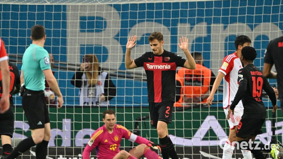 Ex-Bayern-Profi Josip Stanisic (M.) jubelte nach seinem Führungstreffer nicht. Bild: Federico Gambarini/dpa