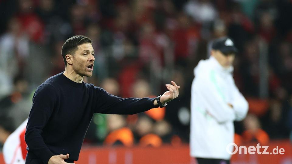 Leverkusen-Coach Xabi Alonso (l) gewann damit auch das Trainer-Duell mit Tuchel. Bild: Rolf Vennenbernd/dpa