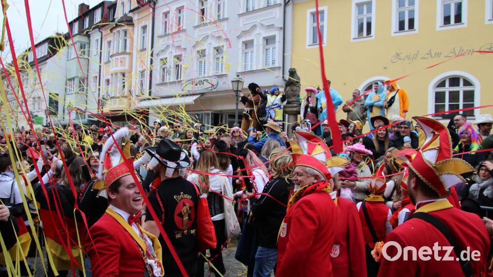 Konfetti-Regen im Markt. Bild: kro