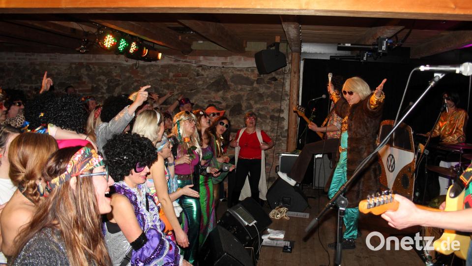 Für grenzenlose Schlager-Stimmung sorgte am Freitagabend die &quot;Golden Glitter Band&quot; am Schafferhof Bild: stg