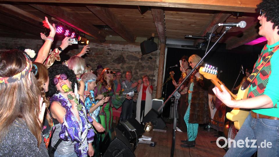 Für grenzenlose Schlager-Stimmung sorgte am Freitagabend die &quot;Golden Glitter Band&quot; am Schafferhof . Bild: stg
