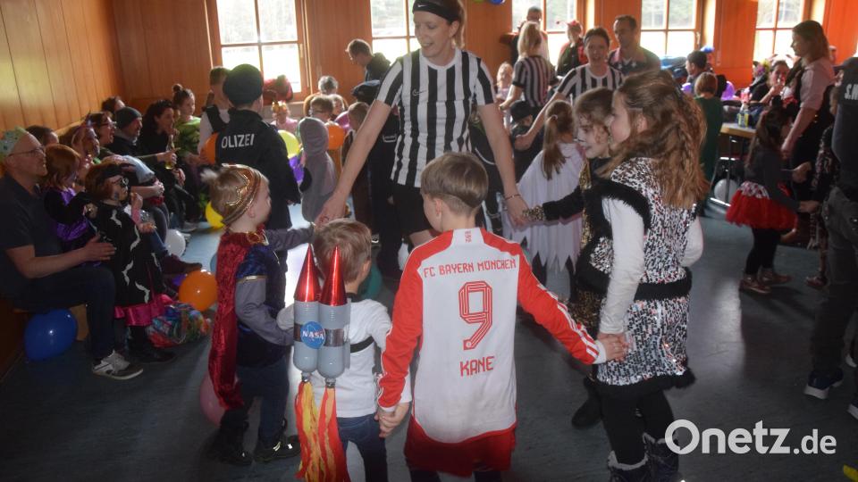 Tanzen bis in den Abend hinein beim Kinderfasching. Bild: fz