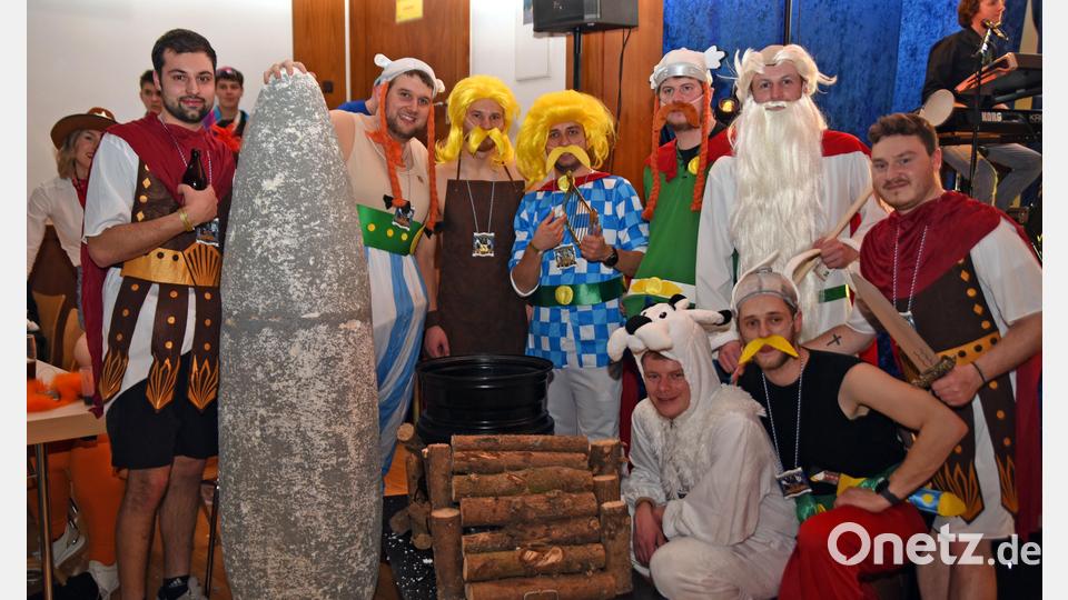 Dritter bei der Maskenprämierung wurden &quot;Asterix und Obelix&quot;. Bild: Gebert