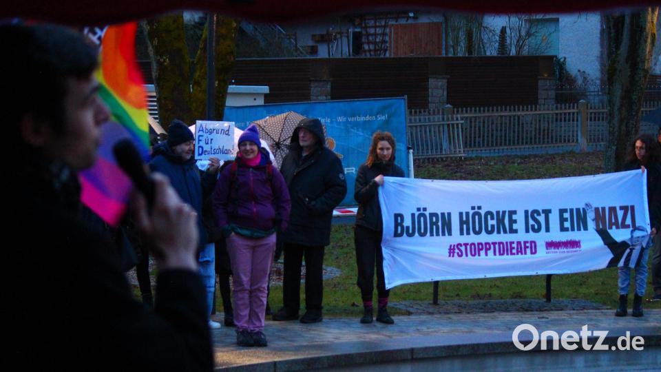 Die Plakate und Banner machten den Standpunkt der Teilnehmer mehr als deutlich. Bild: stg