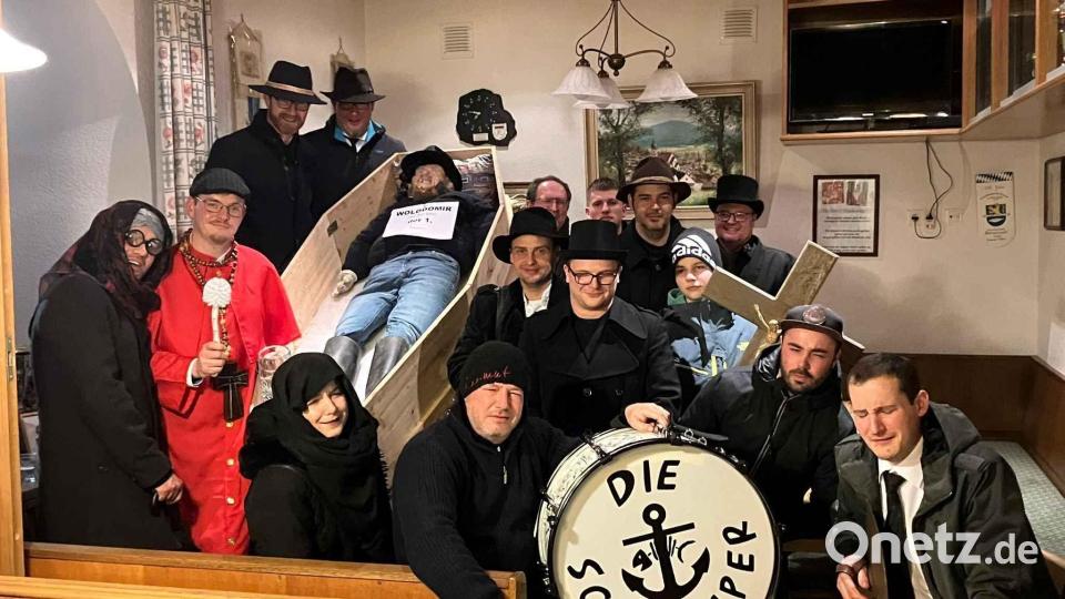 Die Schlutupers trauern am Aschermittwoch um ihren getreuen Begleiter. Archivbild: gz