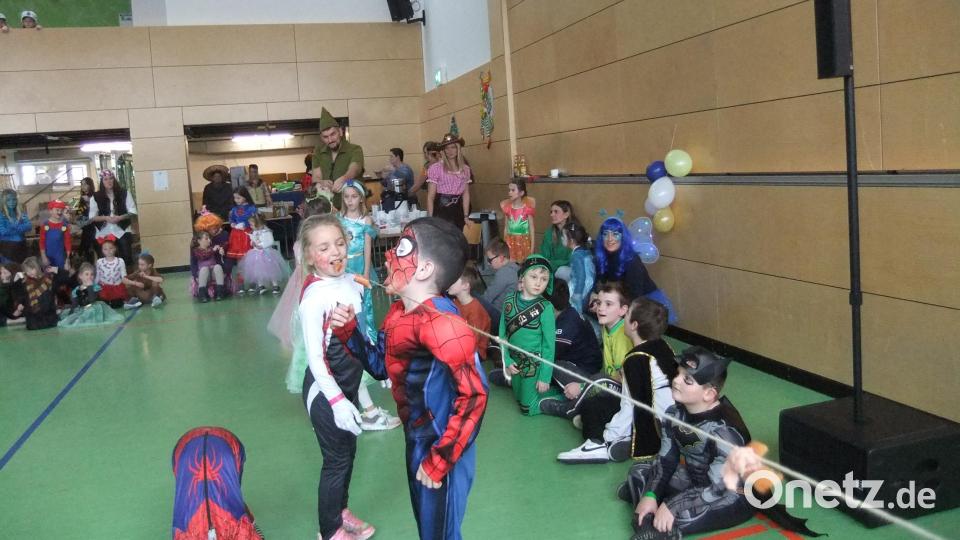 Das Wurstschnappen der Kinder ist eine tolle Gaudi. Bild: gm