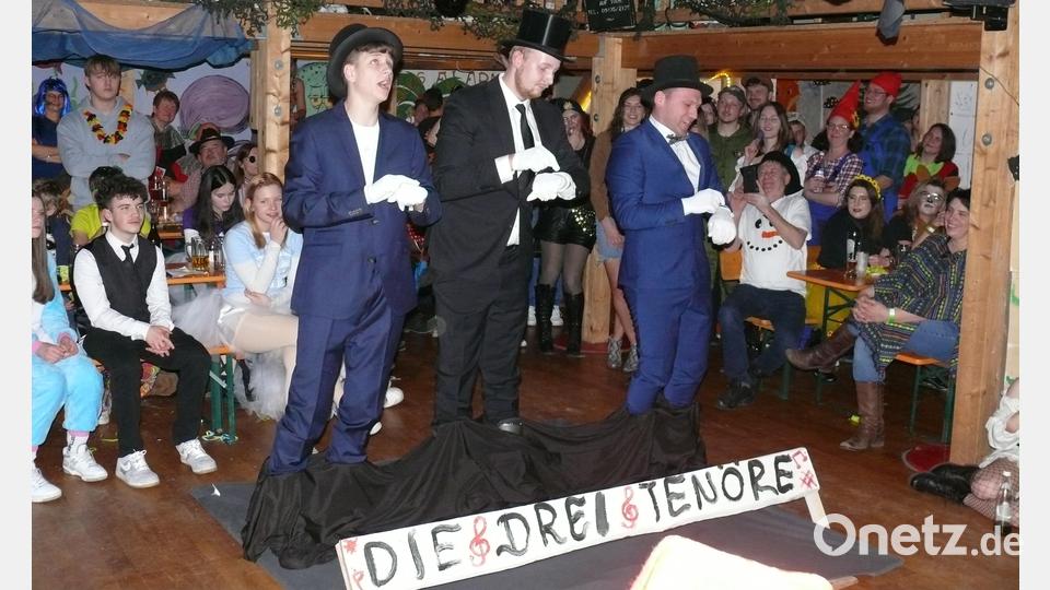 &quot;Die drei Tenöre&quot; sorgen auf der Bühne für Stimmung. Bild: ga