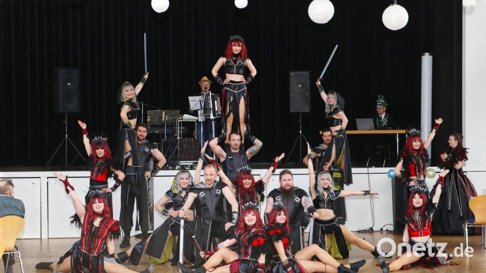 Beim Showtanz der Garde Reuth bei Erbendorf drehte sich alles um Hexen und Hexenjäger. Bild: Jochen Neumann/exb