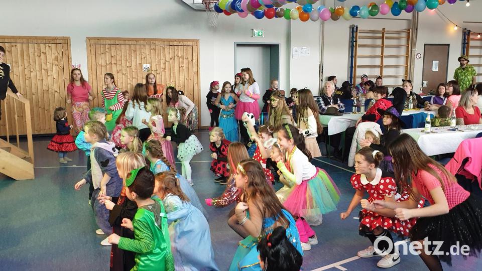 Mit dem Ententanz und vielen aktuellen Songs treffen die DJs Konsti und Schwabi den Geschmack der kleinen und größeren Gästen beim Kinderfasching. Bild: fla
