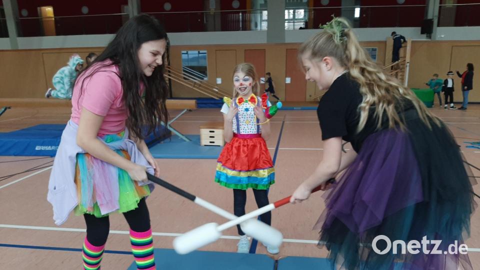 Beim Faschingsturnen an der Grundschule Erbendorf hatten die Kinder ihren Spaß. Bild: Beate Koch/Grundschule Erbendorf/exb