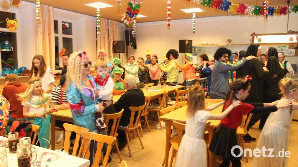 Die &quot;Polonäse Blankenese&quot; gehört beim Rosenmontagsball dazu. Bild: pi