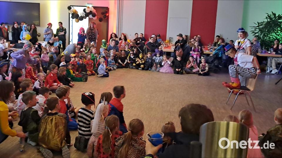 Beim Kinderfasching sorgte Animateurin &quot;Flusi&quot; für gute Stimmung. Bild: KEM-Event GmbH/exb