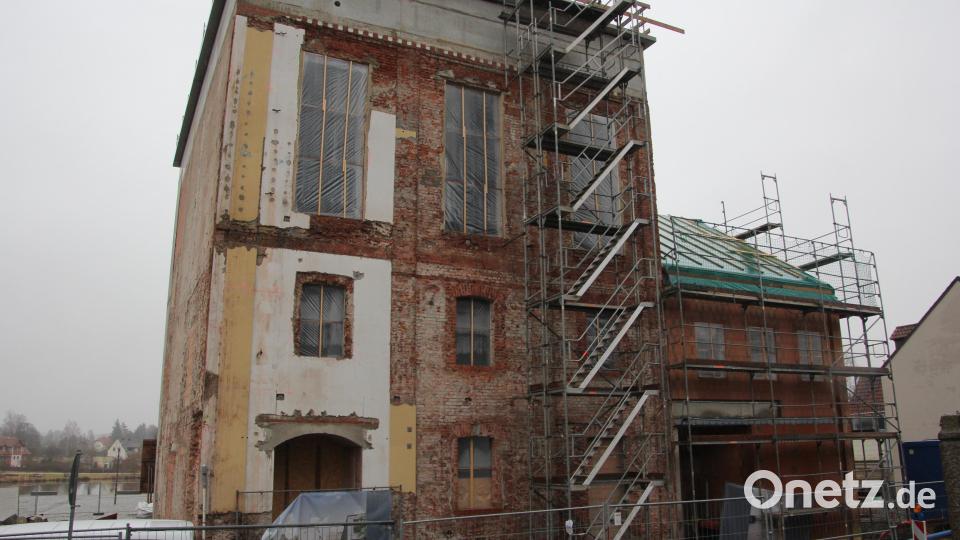 Der Schelsturm von vorne, die Bauarbeiten laufen seit Mitte 2022. Die Fertigstellung des Kletterzentrums ist für Ende 2024 vorgesehen. Bild: kro