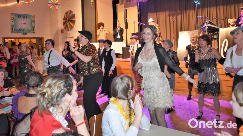 Die &quot;Ladykracher&quot; aus Eschenbach bei einem Tanzwettbewerb. Bild: rgr