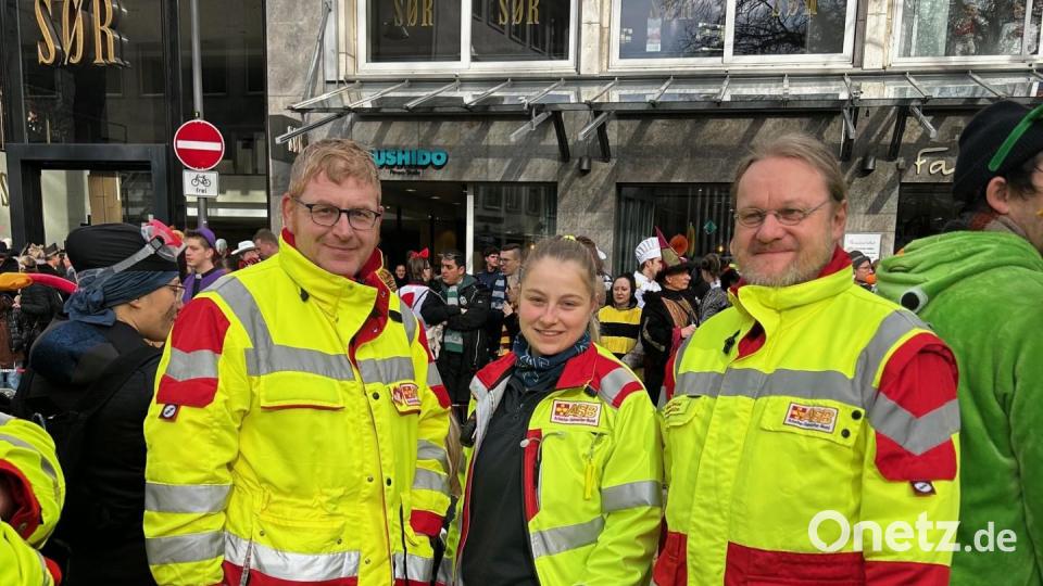 Als Fußtrupp in Köln unterwegs: (von links) Bernhard Köller, Franziska Hollweck und Rainer Nicklas aus dem ASB-Regionalverband Jura. Bild: Bernhard Köller/exb