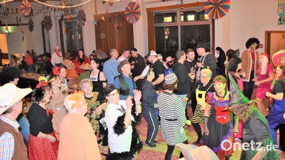 Beim Kolpingball kamen die Faschings- und Tanzhungrigen voll auf ihre Kosten. Bild: rgr