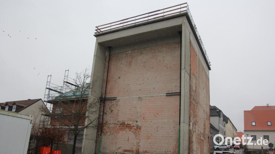 Die Rückansicht des ehemaligen Schelsturmes, hier entsteht das neue Kletterzentrum. Bild: kro