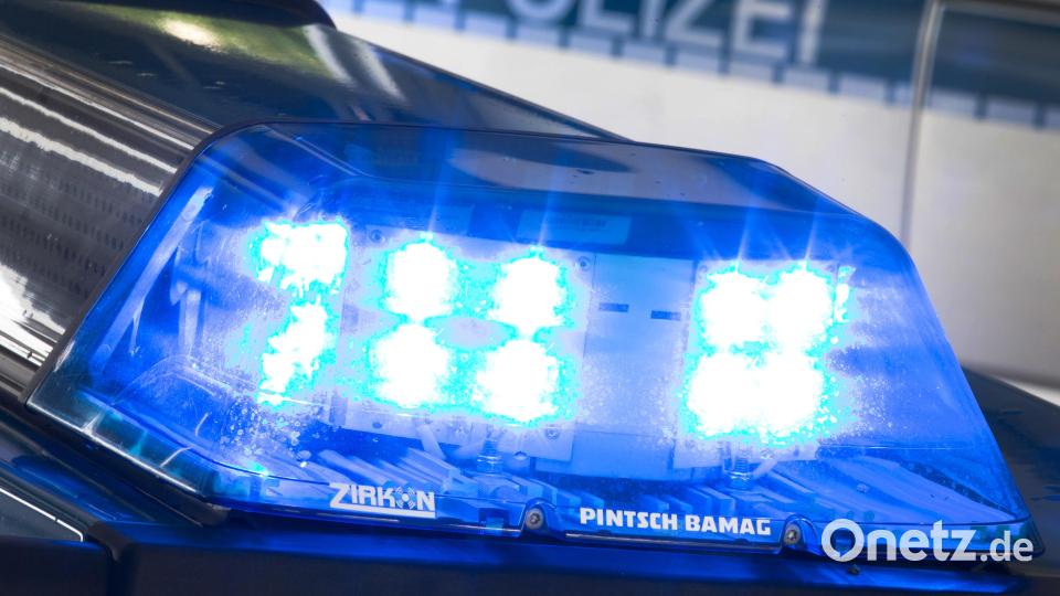 Rund 100 Landwirte haben am Freitagabend in Erbendorf protestiert. Symbolbild: Friso Gentsch/dpa