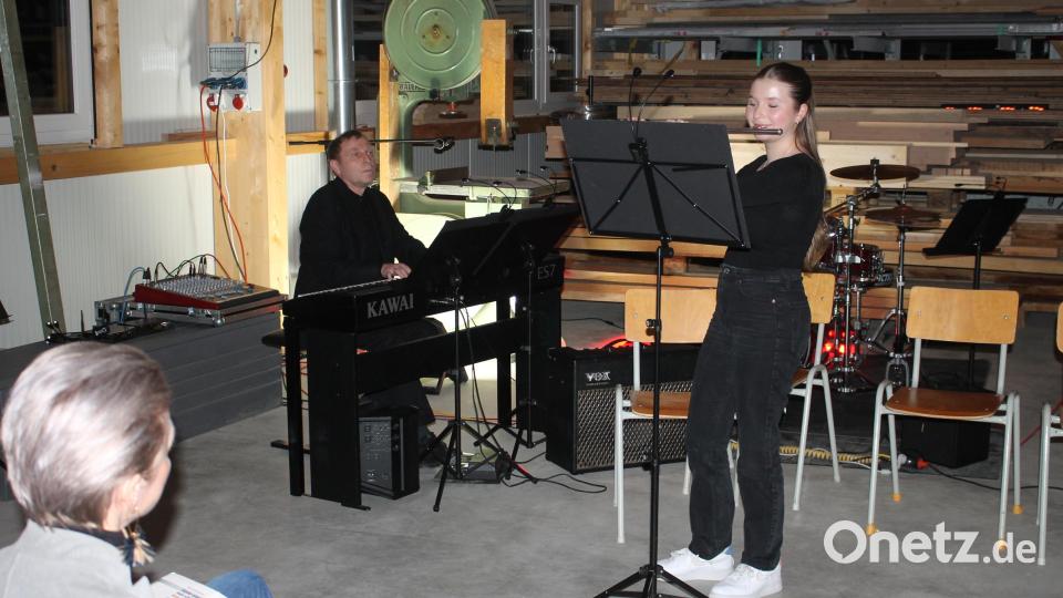 Mit Petr Ebens &quot;Moderato e cantabile&quot; hat Emilia Nickl (begleitet von Joachim Steppert) ein besonders anspruchsvolles Stück ausgewählt. Bild: bjp