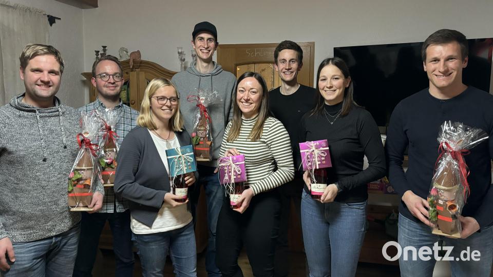 Für zehn Jahre Mitgliedschaft konnte die JU Flossenbürg insgesamt 20 Mitglieder ehren. Hier im Bild Florian Plödt, Maximilian Beer, Johanna Plödt, Elia Stahl, Johanna Stahl, Pius Stahl, Pia Schmidt, Noah Schmid Bild: cro