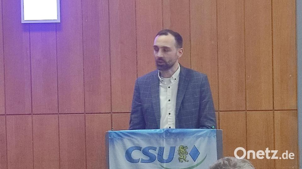 Der Moosbacher Bürgermeister und CSU-Kandidat für das europäische Parlament warb in Oberwildenau darum, die Europawahl ernst zu nehmen. Bild: hme