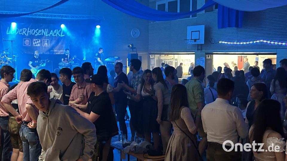 Volles Haus beim Starkbierfest in Immenreuth. Bild: mez