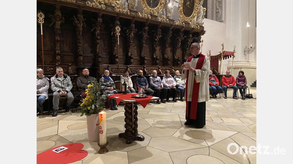 Ein Segnungsgottesdienst für Paare fand in der Basilika Waldsassen statt. Bild: Markus Scharnagl/exb