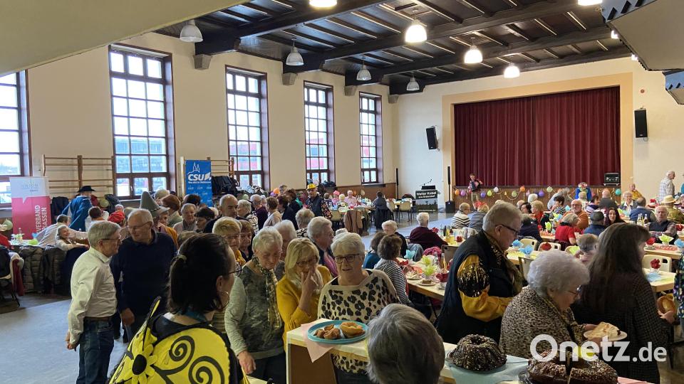 Zahlreiche Besucher kamen zu dem vom CSU-Ortsverband organisierten Faschingsnachmittag in die Stadthalle Waldsassen. Bild: Markus Scharnagl/exb