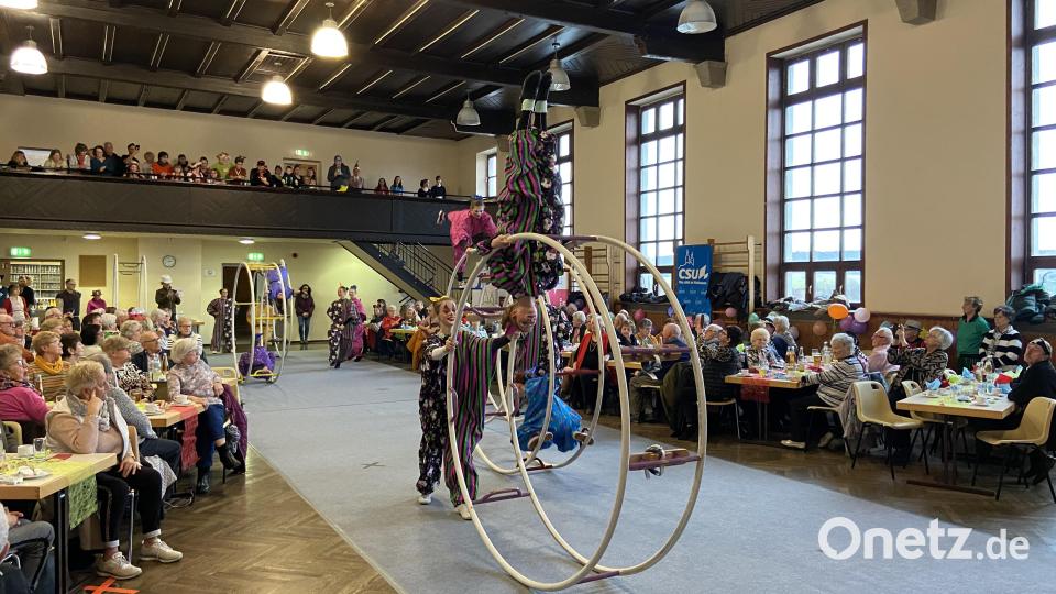 Ein buntes Programm erlebten die zahlreichen Besucher des vom CSU-Ortsverband organisierten Faschingsnachmittags in der Stadthalle Waldsassen. Bild: Markus Scharnagl/exb