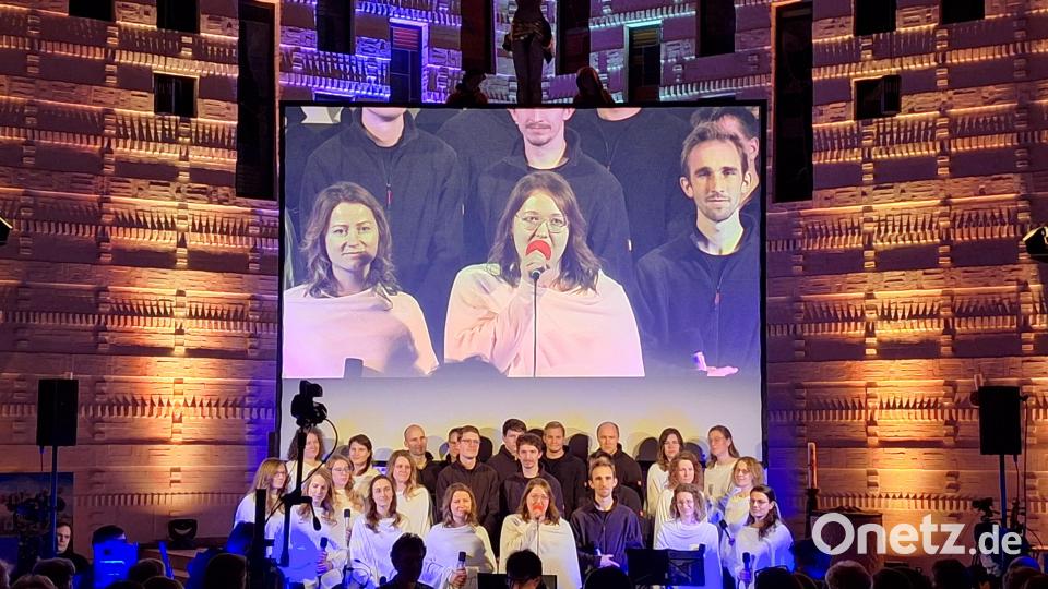 Das Musical „Die Hütte“ wird vom Evangelischen Freundeskreis Hof in beeindruckender Weise in Kirchenthumbach dargeboten. Bild: lep