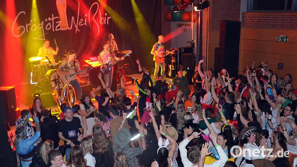 Die Band Grögötz Weißbir wurde frenetisch gefeiert. Bild: Tobias Stümpfl/exb