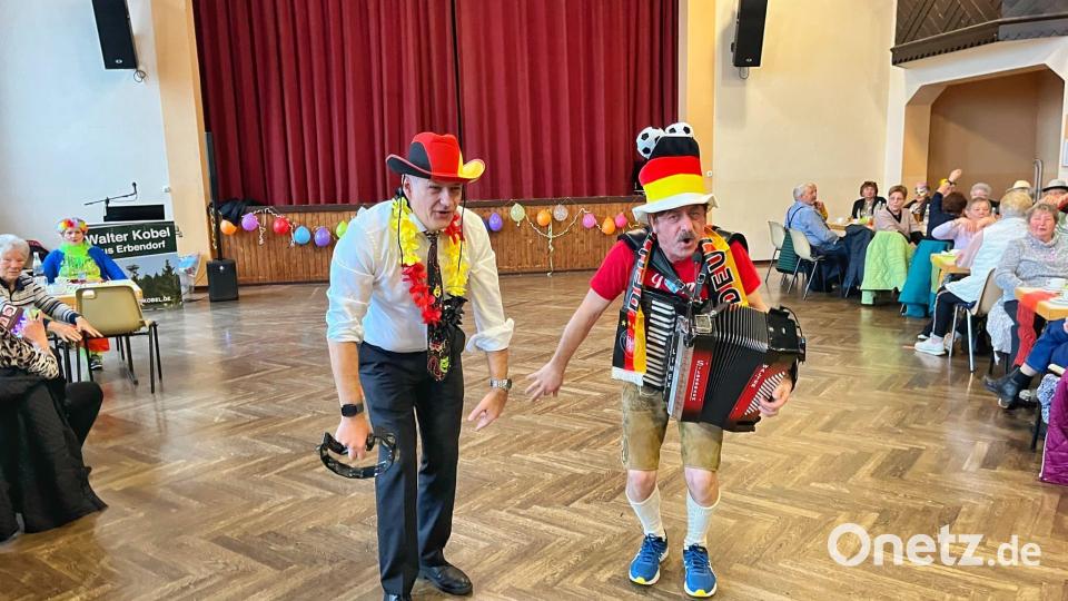 Ein buntes Programm erlebten die zahlreichen Besucher des vom CSU-Ortsverband organisierten Faschingsnachmittags in der Stadthalle Waldsassen. Bild: Ferdinand Sperber/exb