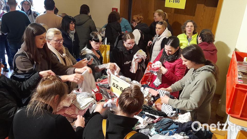 Gebraucht zu kaufen, ist nachhaltig und kostengünstig. Für Babys und Kinder gibt es beim Basar in Grafenwöhr ein großes Angebot. Viele Familien und Großeltern machen davon Gebrauch. Bild: myd
