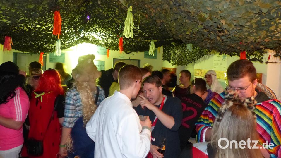 Auch in der Bar herrschte gute Stimmung. Bild: hme