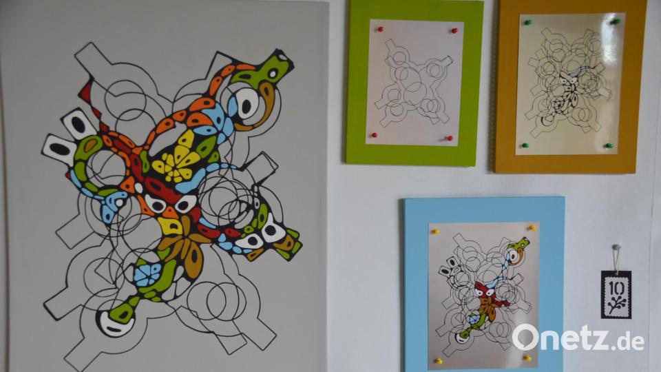 Bei der Vernissage mit Werken von Bernd Wagner sind auch Entstehungsschritte zu den Werken zu sehen. Bild: ak