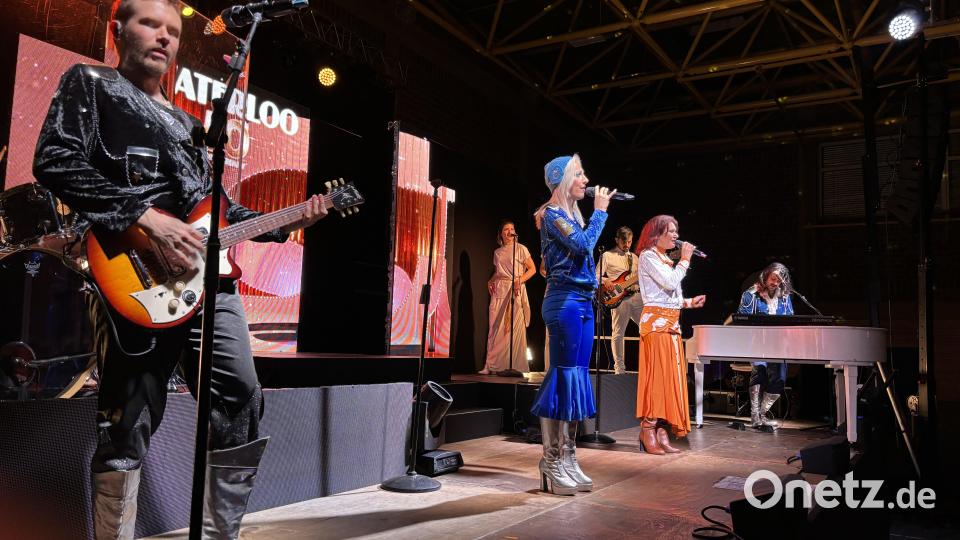 Im Outfit des ESC-Auftritts von 1974 überzeugen die Musiker. Bild: krb