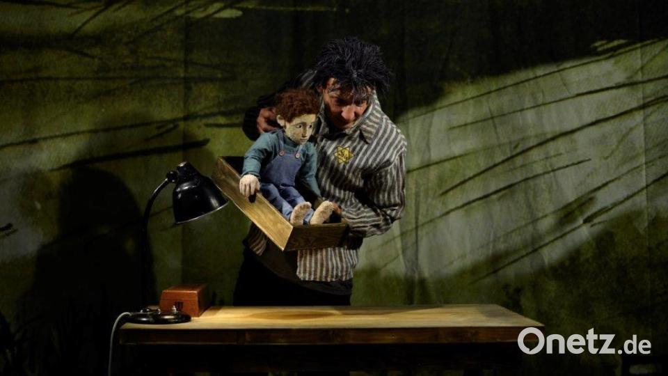 Das Figurentheater Pantaleon setzt Bedřich Frittas &quot;Wenn du einmal groß bist&quot; in Szene. Bild: Dominik Alves/exb