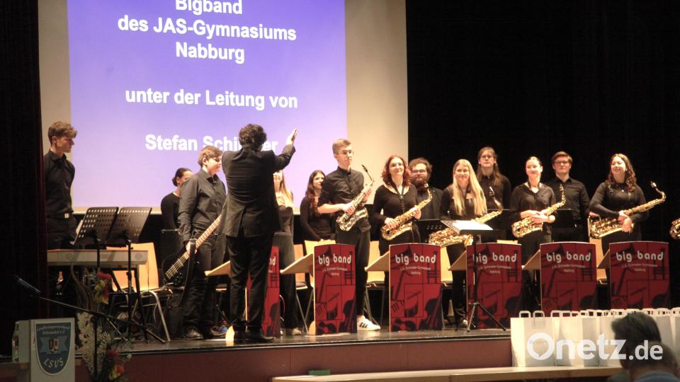Die Bigband des Schmeller-Gymnasiums setzte bei der Sportlerehrung die musikalischen Akzente. Bild: Hirsch