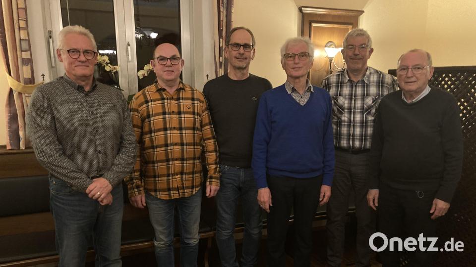Das Vorstandsteam wurde neu aufgestellt (von links) Georg Trummer, Hermann Pirzer, Hans Seitz, Bernhard Saurenbach, Jürgen Stauber und Günter Preißl. Bild: Robert Schißlbauer/exb