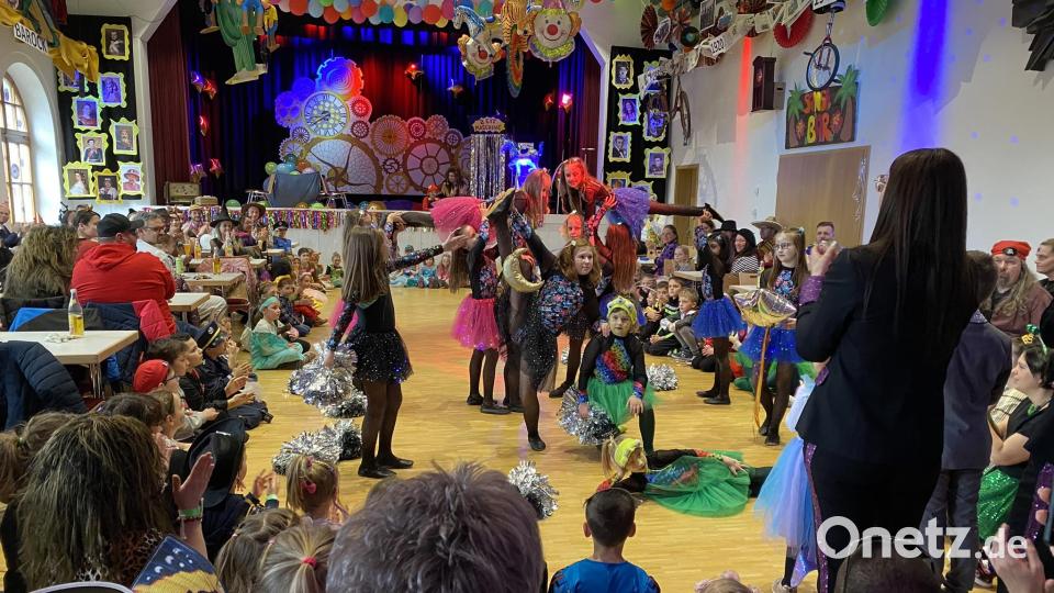 Die Stullner Kindergarde ist mit einem Showtanz zu Gast. Bild: Haubelt/exb