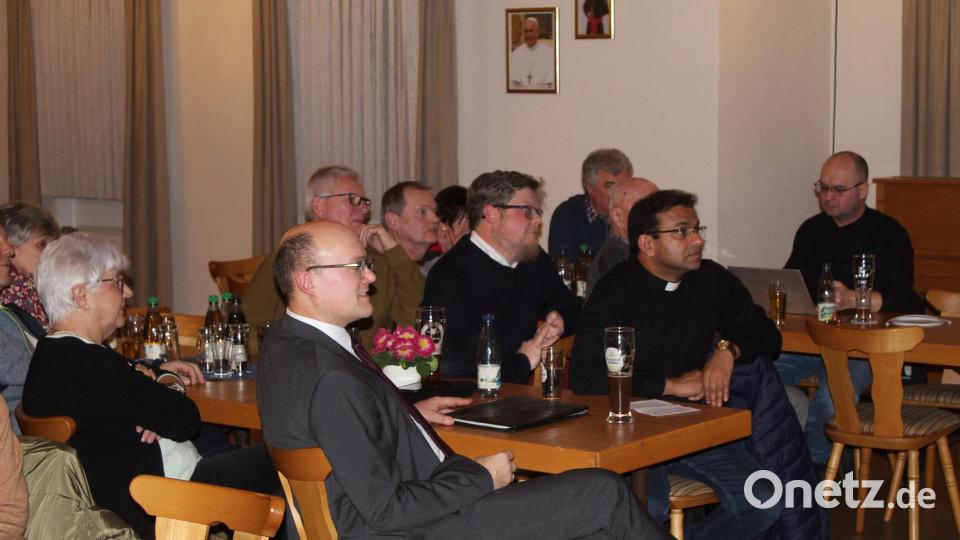 Versammlung im Pfarrgemeindehaus Bild: soj/exb