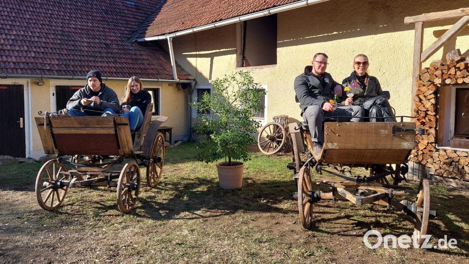 Auch das ist bei einer Messe möglich: Probesitzen auf der Hochzeitskutsche. Bild: jua