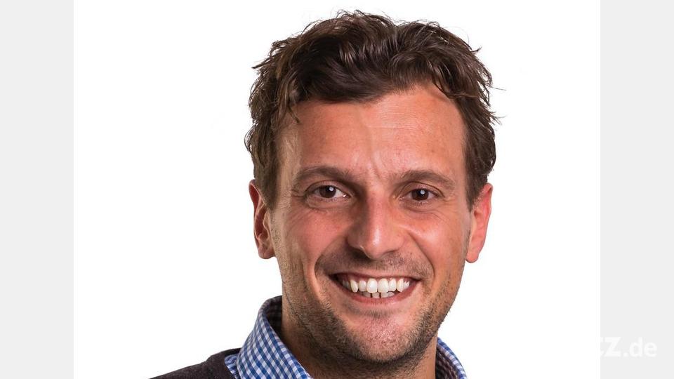 Matthias Hauer ist seit 22 Jahren in der Tourismusbranche tätig. Seit vergangenen Jahr betreibt er mit zwei Jugendfreunden ein kleines Feriendorf mit elf Tiny Chalets am Eixendorfer See in Neunburg vorm Wald (Lkr. Schwandorf). Bild: Feriendorf Seeblick