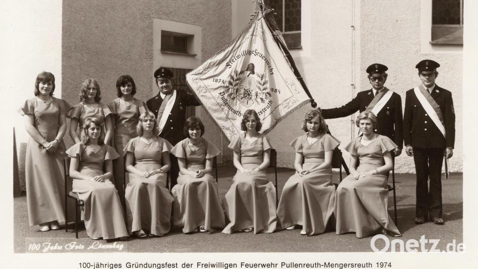 Die Festdamen zum 100-jährigen Gründungsfest. Archivbild: Feuerwehr Pullenreuth/exb