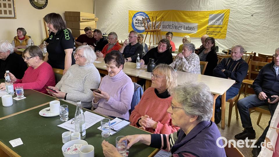 Großes Interesse herrschte beim Digitalen Infonachmittag der Marktgemeinde Mähring. Organisiert vom Quartiersmanagement und Seniorenbüro in Mähring. Bild: Karin Achatz/exb