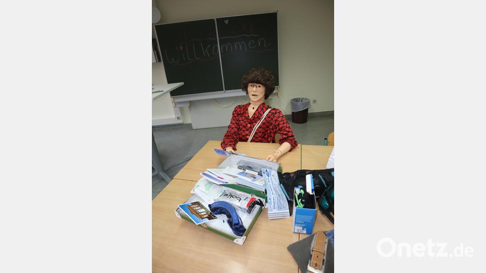 Interessierte erhielten Einblicke in die verschiedenen Ausbildungsberufe: &quot;Frau Müller&quot; begrüßte alle Interessierte in der Sozialpflege. Bild: wrm