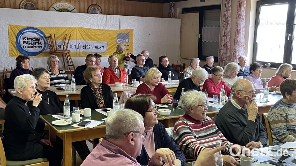 Großes Interesse herrschte beim Digitalen Infonachmittag der Marktgemeinde Mähring. Organisiert vom Quartiersmanagement und Seniorenbüro in Mähring. Bild: Karin Achatz/exb
