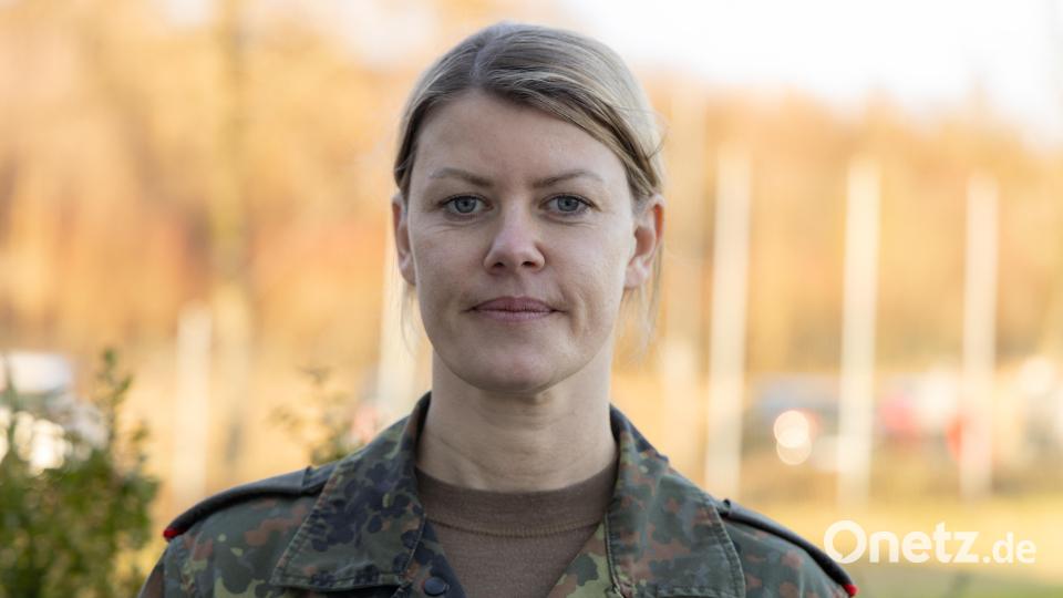 Die Batteriechefin der 5./131, Major Laura. Bild: rw